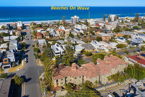 Beaches On Wave Street - Surfers Paradise Gold Coast 2