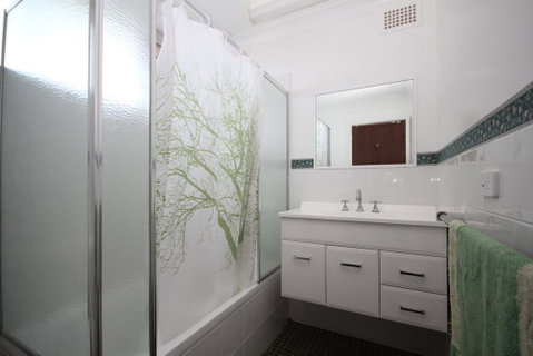 BEACHFRONT 3- 3/12 Bundella Ave LC - Surfers Paradise Gold Coast 2