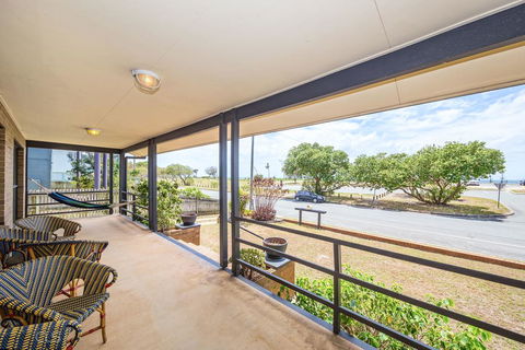 Beachfront At Bribie - Surfers Paradise Gold Coast 2