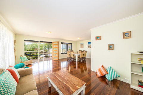 Beachfront At Bribie 2 Puppy Friendly - Surfers Paradise Gold Coast 2