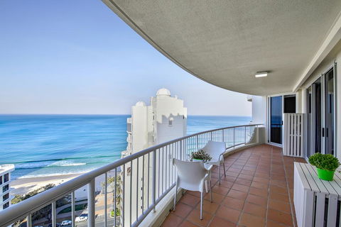 Beachfront Luxury 3 Bedroom In The Heart Of Surfers Paradise - Ocean Views Plus Indoor/outdoor Pool - Surfers Paradise Gold Coast 3