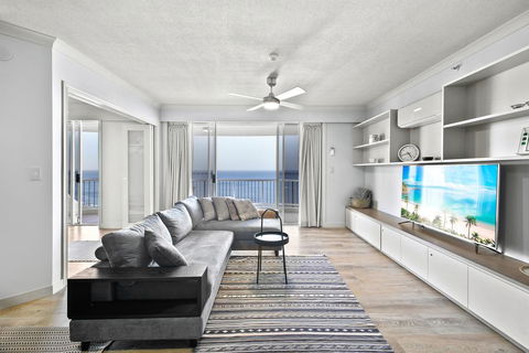 Beachfront Luxury 3 Bedroom In The Heart Of Surfers Paradise - Ocean Views Plus Indoor/outdoor Pool - Surfers Paradise Gold Coast 0