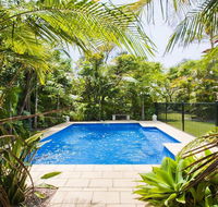 Beachfront Pool House - Absolute beachfront - Surfers Paradise Gold Coast