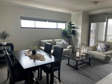 Republic Apartment - Surfers Paradise Gold Coast 2