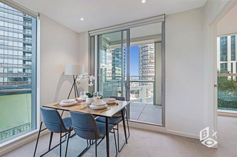 REST COLLECTION Apartments On Collins Docklands - Surfers Paradise Gold Coast 3