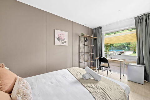Relaxed Queen Room - Serene Spot At Pymble - Shared Bathroom - Surfers Paradise Gold Coast 2