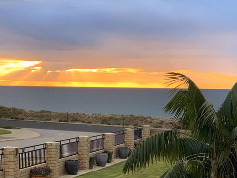 Relaxing Getaway Beachfront Access Multi Family Pets Mandurah - Surfers Paradise Gold Coast 1