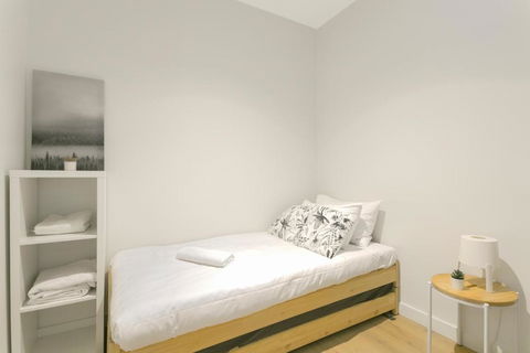 REST COLLECTION One Bedroom Apartment With Study - Surfers Paradise Gold Coast 3