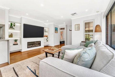 Redbrick Retreat - Generous Coastal Escape - Surfers Paradise Gold Coast 1