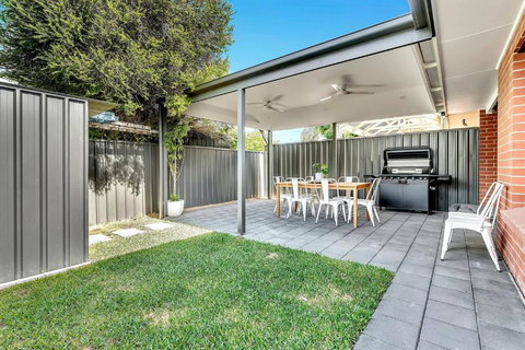 Redbrick Retreat - Generous Coastal Escape - Surfers Paradise Gold Coast 3