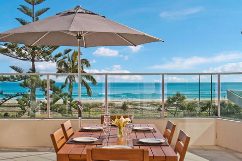 Reflections 202 - Surfers Paradise Gold Coast 1