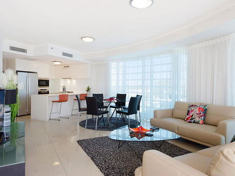 Reflections Tower 2 Unit 401 - Surfers Paradise Gold Coast 2