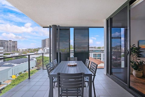 Regatta Hideaway - A Breezy Balcony Residence - Surfers Paradise Gold Coast 1