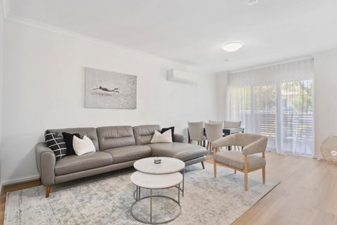 REGL20/11 - Regal In East Perth - Surfers Paradise Gold Coast 0