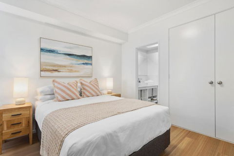 REGL20/11 - Regal In East Perth - Surfers Paradise Gold Coast 2