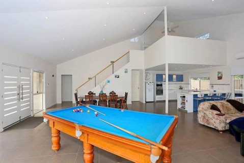 Relax At Falcon By The Bay - Surfers Paradise Gold Coast 0