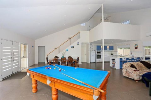 Relax At Falcon By The Bay - Surfers Paradise Gold Coast 1