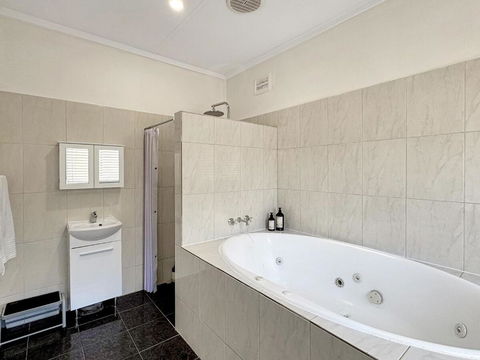 Relax At Gossan - Surfers Paradise Gold Coast 2