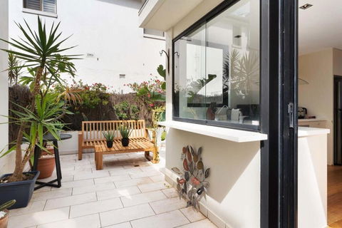 Relaxed Beachside Townhouse - Surfers Paradise Gold Coast 3