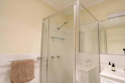 Relaxing 3bd In Tranquil Setting - Surfers Paradise Gold Coast 1