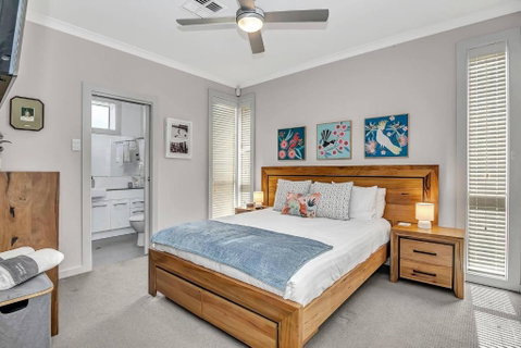 Relaxing Getaway Steps From Grange Beach - Surfers Paradise Gold Coast 3
