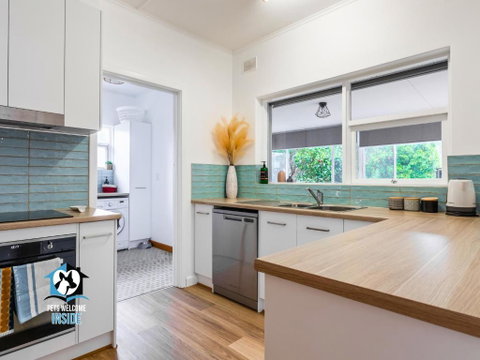 Renovated 3BR One Street To Beach - Surfers Paradise Gold Coast 3