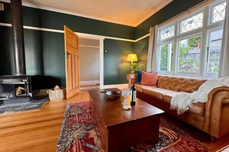 Renovated Cottage Near Cataract Gorge Launceston - Surfers Paradise Gold Coast 0