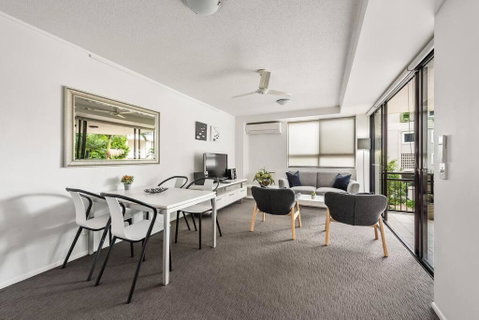 Resort Living - 10mins CBD - 2Bed / 2Bath / 1Car - Surfers Paradise Gold Coast 0