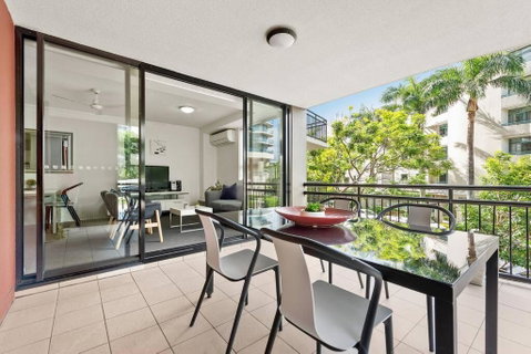 Resort Living - 10mins CBD - 2Bed / 2Bath / 1Car - Surfers Paradise Gold Coast 2