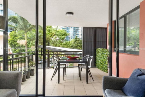 Resort Living - 10mins CBD - 2Bed / 2Bath / 1Car - Surfers Paradise Gold Coast 1
