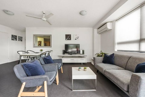 Resort Living - 10mins CBD - 2Bed / 2Bath / 1Car - Surfers Paradise Gold Coast 3