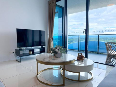 Resort-Style Apartment Near Harbour Town - Surfers Paradise Gold Coast 2