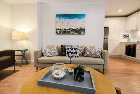 Resort-style Coastal Living With Balcony & Pool - Surfers Paradise Gold Coast 0