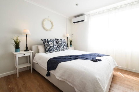 Resort-style Coastal Living With Balcony & Pool - Surfers Paradise Gold Coast 1