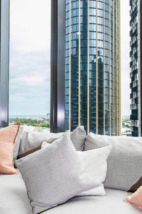 Resort Style Living 2 Bed Apt With Pool BBQ - Surfers Paradise Gold Coast 1