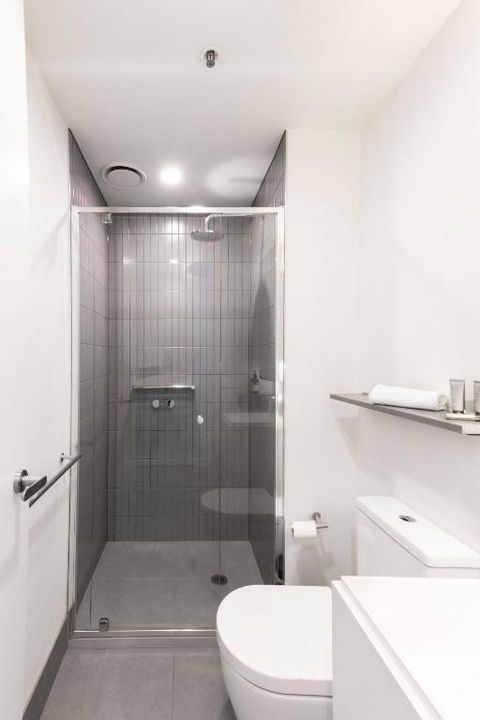 Resort Style Living 2 Bed Apt With Pool BBQ - Surfers Paradise Gold Coast 2