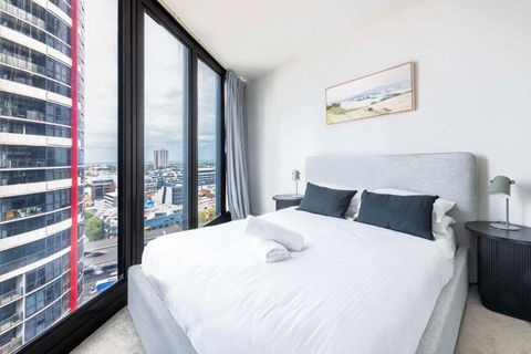 Resort Style Living 2 Bed Apt With Pool BBQ - Surfers Paradise Gold Coast 3