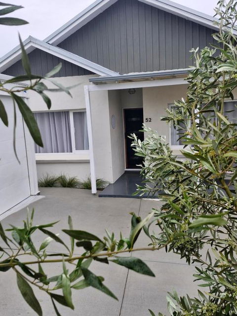 Retreat - Surfers Paradise Gold Coast 0