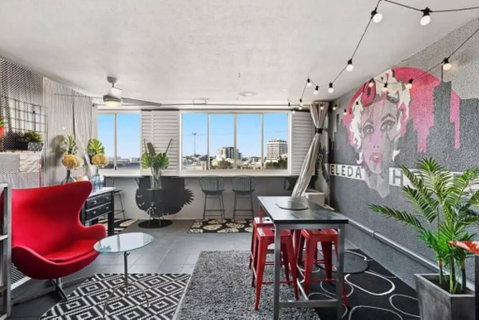 Retro Chic Vibes, Tropical Pool & Prime Location - Surfers Paradise Gold Coast 0