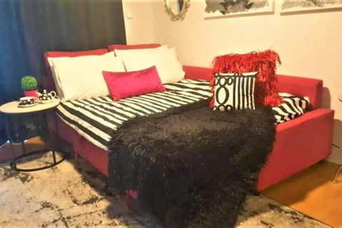 Retro Chic Vibes, Tropical Pool & Prime Location - Surfers Paradise Gold Coast 1