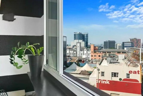 Retro Chic Vibes, Tropical Pool & Prime Location - Surfers Paradise Gold Coast 2