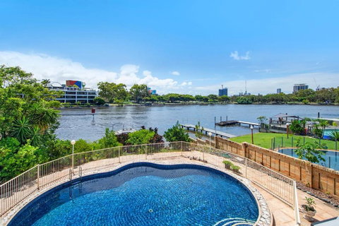 Retro Classic Surfers Paradise Waterfront Home - Surfers Paradise Gold Coast 0