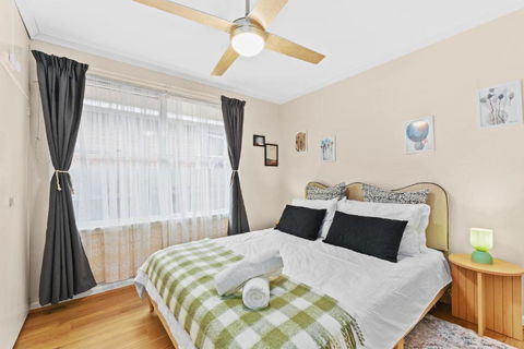 Retro Retreat - Mornington - Surfers Paradise Gold Coast 1