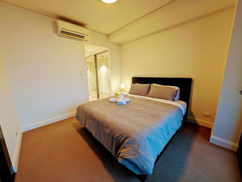 Rhodes Two Bedroom Apartment With Fantastic Water View - Surfers Paradise Gold Coast 1