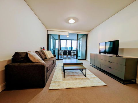 Rhodes Two Bedroom Apartment With Fantastic Water View - Surfers Paradise Gold Coast 2