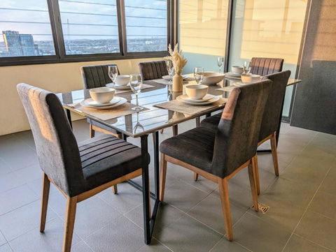 Rhodes Two Bedroom Apartment With Fantastic Water View - Surfers Paradise Gold Coast 3
