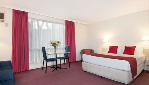 Ringwood Lake Inn - Surfers Paradise Gold Coast 1