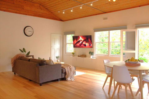River Lea Cottage - Surfers Paradise Gold Coast 1