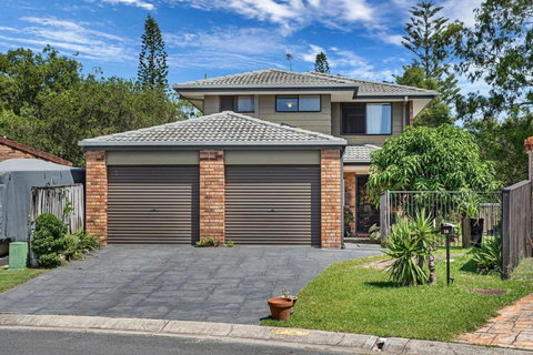 Riverfront Oasis In Elanora - Surfers Paradise Gold Coast 2