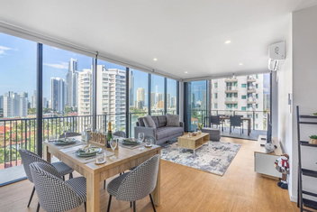 Riverside 2BR Delicate Apt with Surfers Paradise Gold Coast